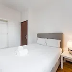 Guestready - Modern Duplex, Neo-classical Building Dom wakacyjny *