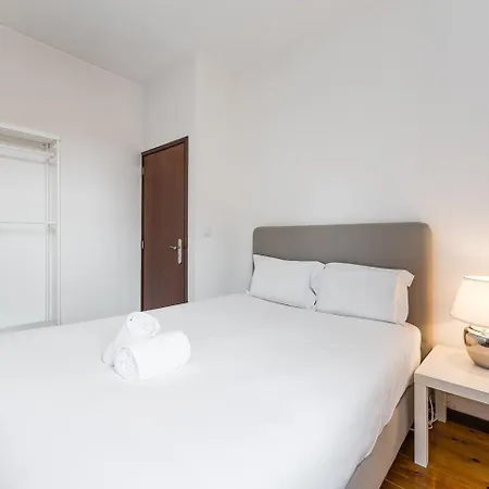 Guestready - Modern Duplex, Neo-classical Building Nyaraló *