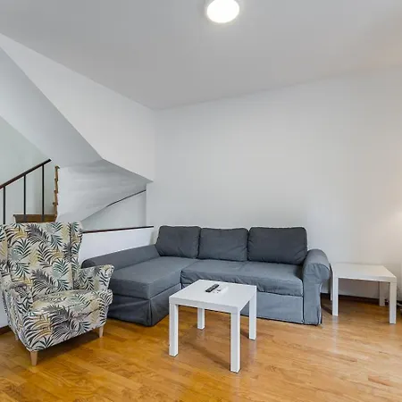 Guestready - Modern Duplex, Neo-classical Building Nyaraló