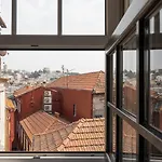 Prázdninový dům Guestready - Modern Duplex, Neo-classical Building Porto