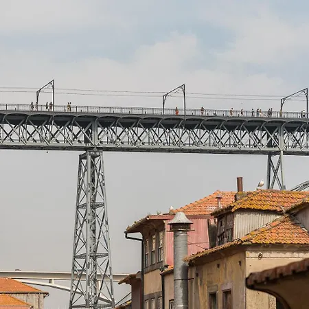 Guestready - Modern Duplex, Neo-classical Building Oporto