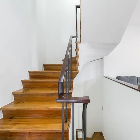 Vakantiehuis Guestready - Modern Duplex, Neo-classical Building Porto