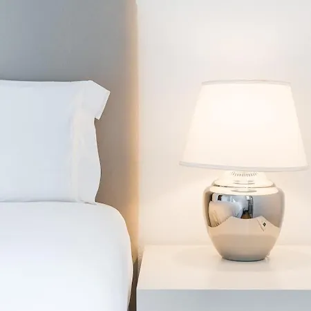 Guestready - Modern Duplex, Neo-classical Building Guest house