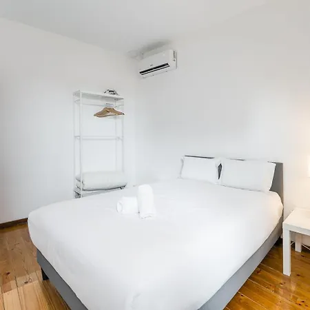 Guest house Guestready - Modern Duplex, Neo-classical Building Porto