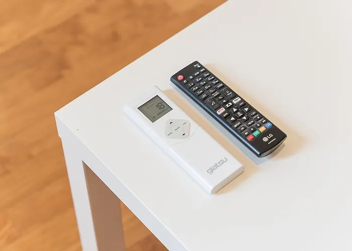 Guestready - Modern Duplex, Neo-classical Building *