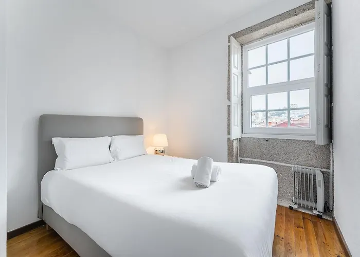 Guestready - Modern Duplex, Neo-classical Building Oporto