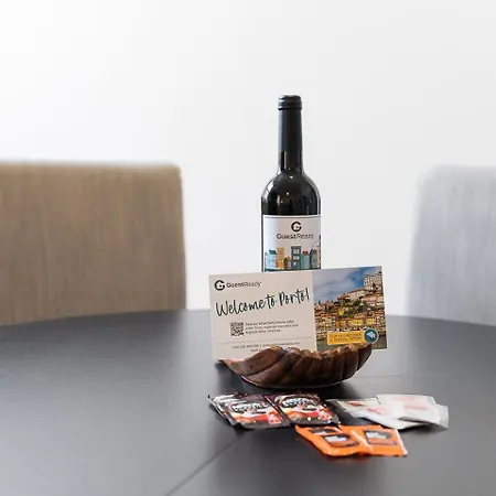 Feriehus Guestready - Modern Duplex, Neo-classical Building *