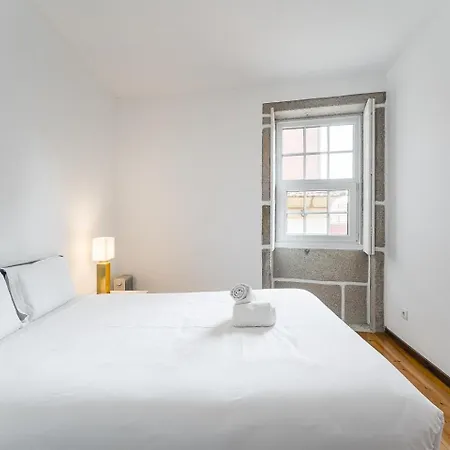 Guestready - Modern Duplex, Neo-classical Building *