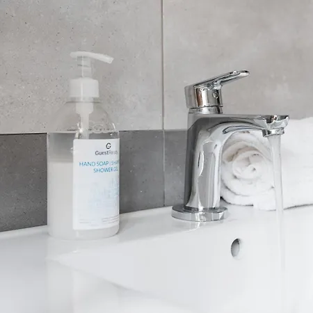 Feriehus Guestready - Modern Duplex, Neo-classical Building *