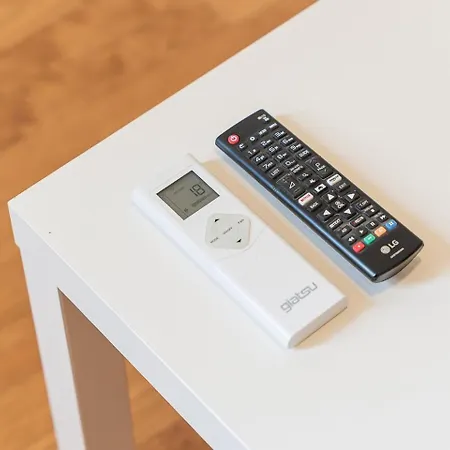 Guestready - Modern Duplex, Neo-classical Building *