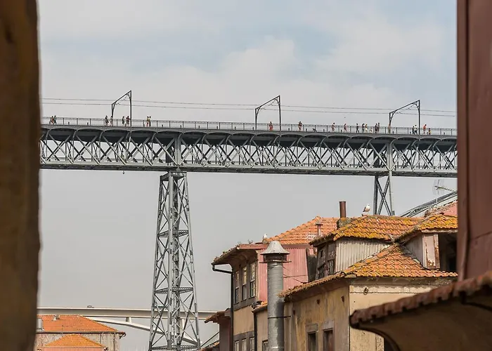 Guestready - Modern Duplex, Neo-classical Building Porto