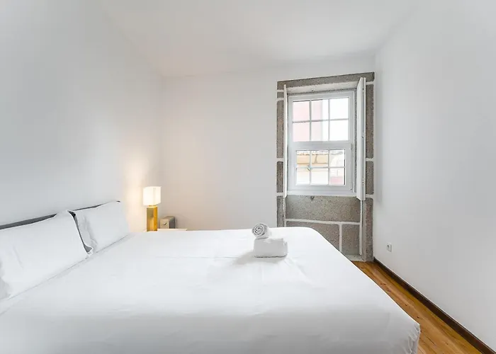 Guestready - Modern Duplex, Neo-classical Building *