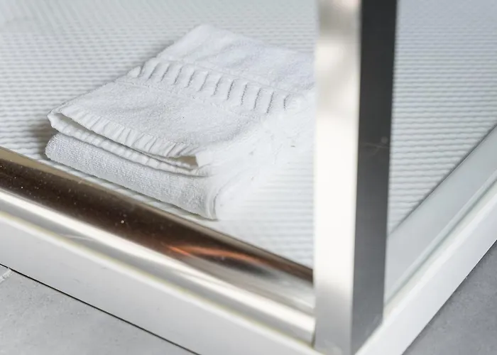 Prázdninový dům Guestready - Modern Duplex, Neo-classical Building