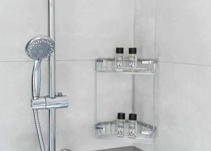 Prázdninový dům Guestready - Modern Duplex, Neo-classical Building *