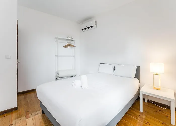 Prázdninový dům Guestready - Modern Duplex, Neo-classical Building Porto