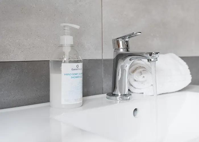 Prázdninový dům Guestready - Modern Duplex, Neo-classical Building *