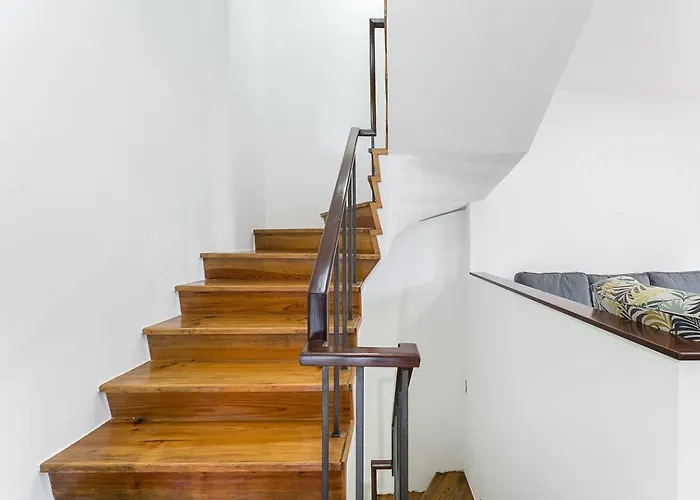 펜션 Guestready - Modern Duplex, Neo-classical Building 포르투