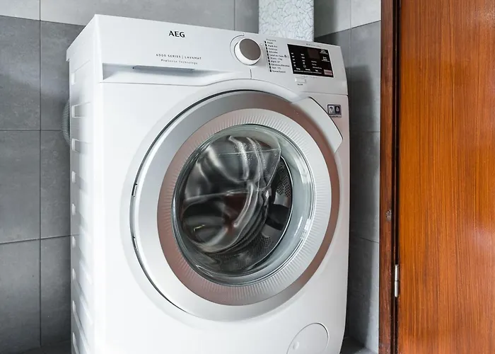 펜션 Guestready - Modern Duplex, Neo-classical Building *