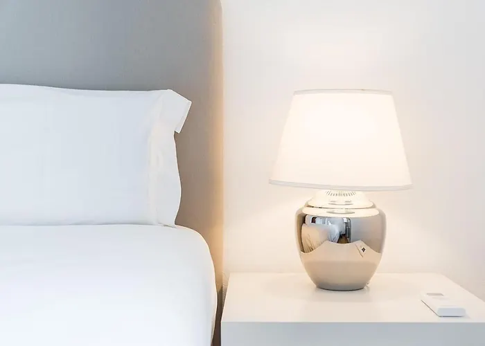 Guestready - Modern Duplex, Neo-classical Building 펜션