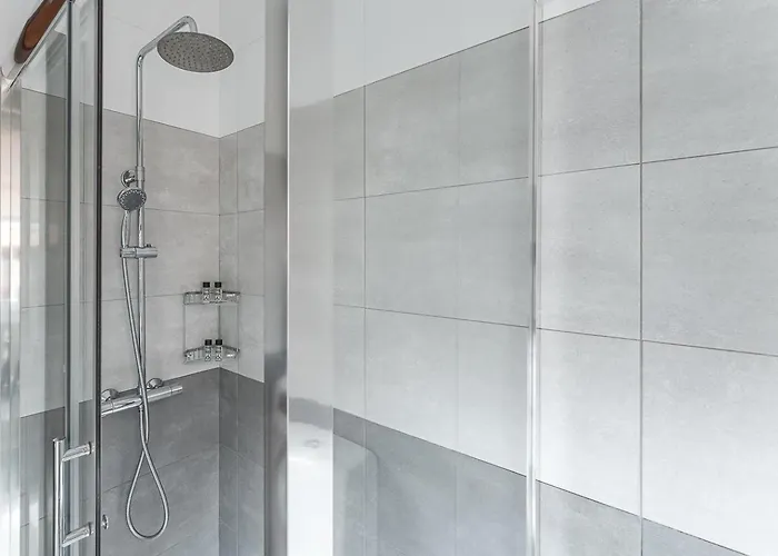 펜션 Guestready - Modern Duplex, Neo-classical Building